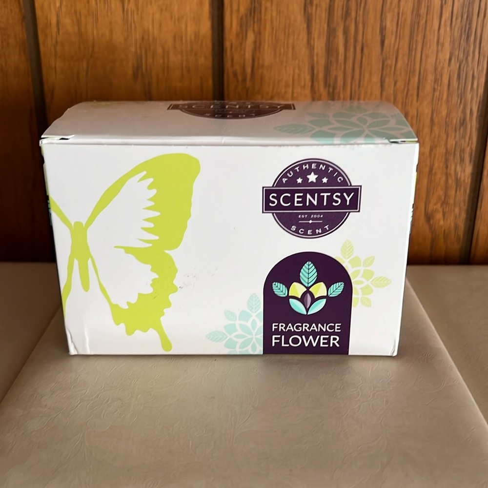 NIB/NWT Scentsy Fragrance Flower Sea Salt & Avocado